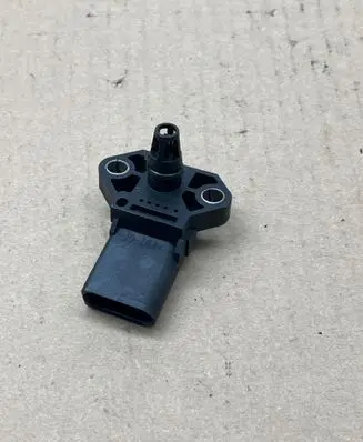 Audi A8 S8 D3 4E Air pressure sensor 0281002399 038906051B