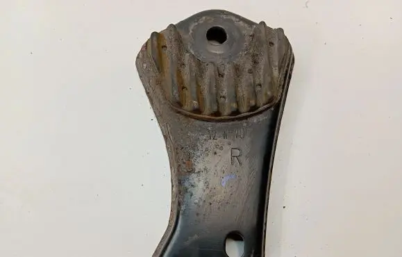 Mercedes-Benz C W204 Engine mounting bracket A2043520246
