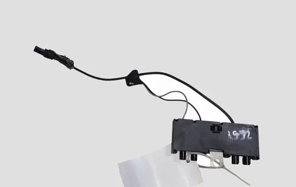 Citroen C6 Aerial antenna amplifier 41157808E 9652270680