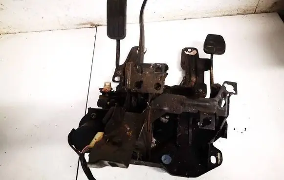 Volkswagen PASSAT B4 Accelerator throttle pedal 0205001037