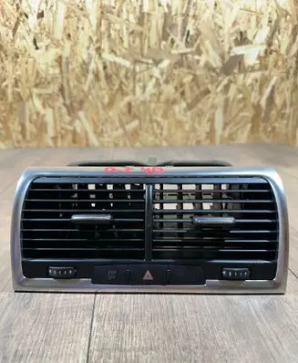 Audi Q7 4L Dash center air vent grill 4L0820951