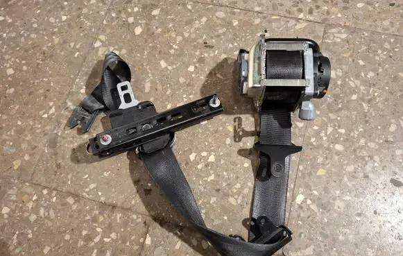 Volvo S60 Front seatbelt P39800482 616155800