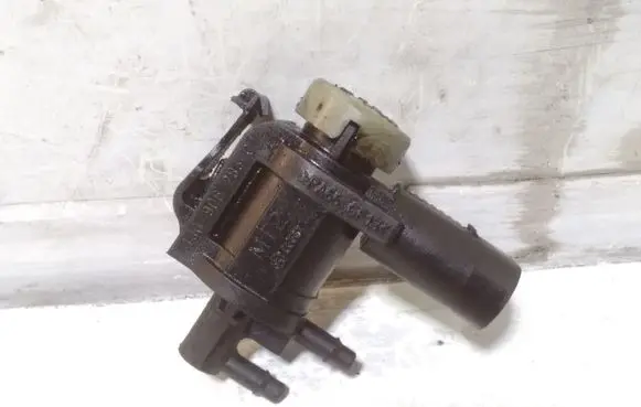 Audi A3 S3 8L Vacuum valve 1J0906283C