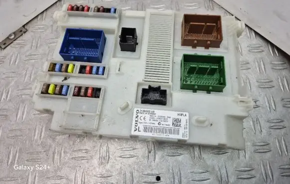 Volvo V60 Fuse module 31384933AB 98HL143720040XAA