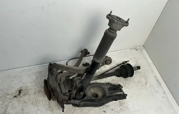 Mercedes-Benz C AMG W204 Rear wheel hub spindle/knuckle 