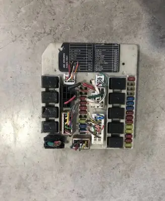 Nissan Note (E11) Fuse module T30M10 833L22 1426
