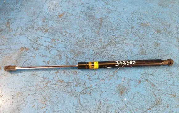 Lexus CT 200H Shock absorber/damper mounting bracket 6896076041