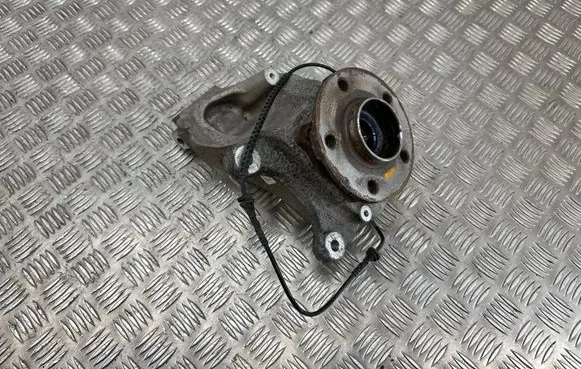 BMW 2 F45 Front wheel hub 6876645