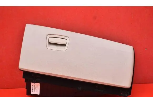 Glove box