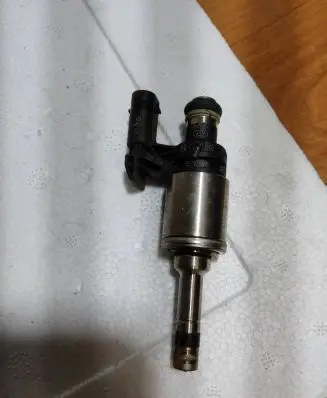 Skoda Fabia Mk3 (NJ) Fuel injector 04E906036Q