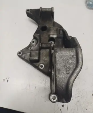 Volvo XC60 Generator/alternator bracket 31401103