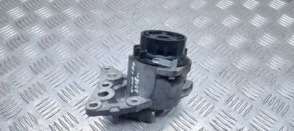 Oil filter mounting bracket