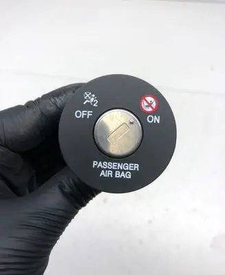 Hyundai Tucson TL Passenger airbag on/off switch