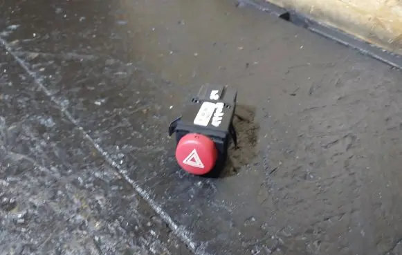 Seat Ibiza III (6L) Hazard light switch 6L1953235A