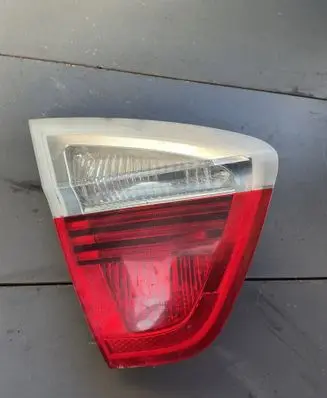 Tailgate rear/tail lights