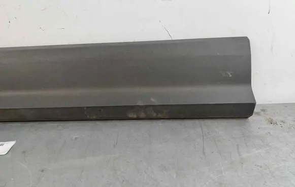 Audi Q2 - Front door trim (molding) 81a8539594w3