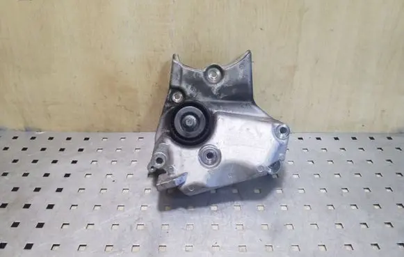 Opel Zafira C Engine mounting bracket 428702815