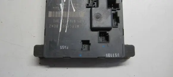 Mercedes-Benz E W211 Door control unit/module 2118704126