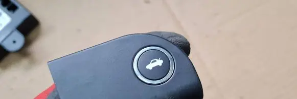 Maserati Quattroporte Tailgate opening switch 68141864AA 10094024