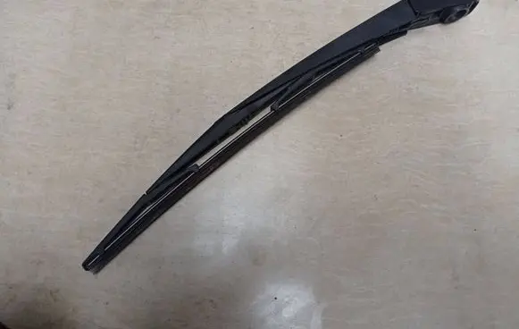Chrysler Pacifica Rear wiper blade arm