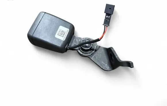 Rear seatbelt buckle