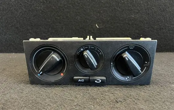 Volkswagen PASSAT B5.5 Climate control unit 1J0820045M