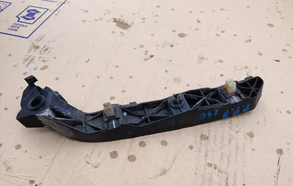 Hyundai i40 Fender mounting bracket