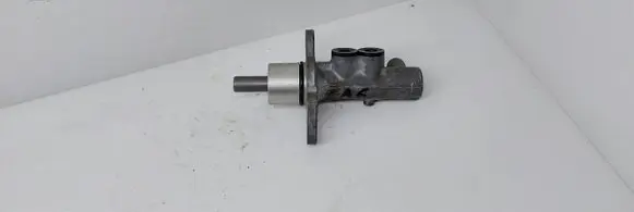 Audi A6 S6 C5 4B Master brake cylinder