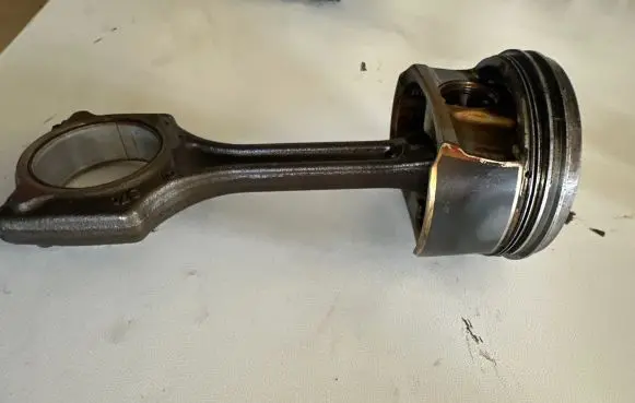 Peugeot RCZ Piston with connecting rod
