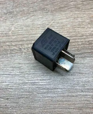 Volkswagen Golf IV Other relay 7M0951253A 95VW10K705CA