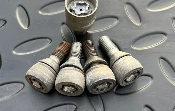 Renault Zoe Nuts/bolts 