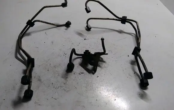 Peugeot 407 Fuel injector supply line/pipe 