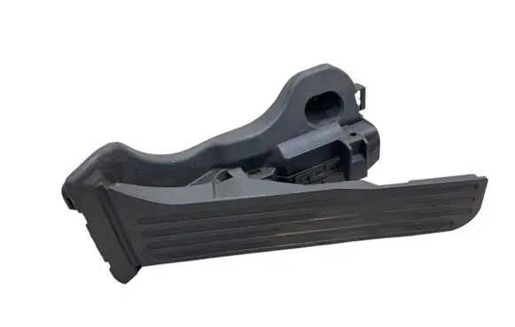 Accelerator throttle pedal
