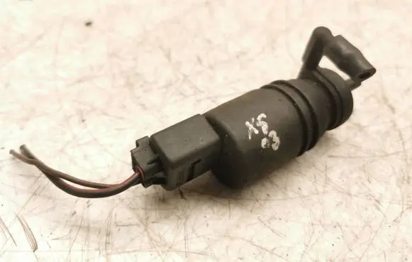 BMW X5 E53 Windscreen/windshield washer pump