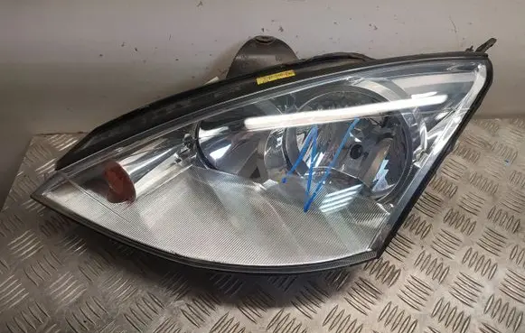 Ford Focus Headlight/headlamp 2020101024