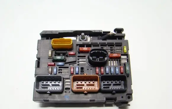 Peugeot 308 Fuse module 9663100480