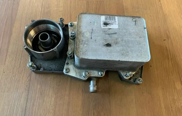 Land Rover Range Rover L405 Engine oil radiator 5989070106