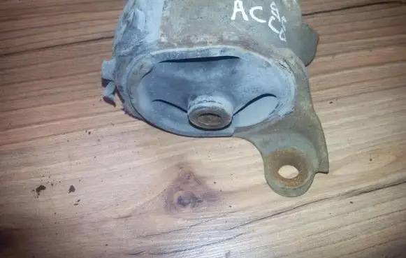 Honda Accord Engine mount bracket