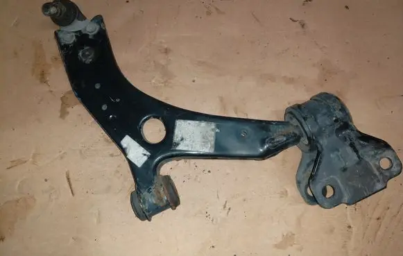 Ford Focus Front lower control arm/wishbone