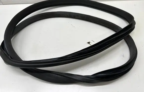 Land Rover Discovery 5 Front door rubber seal