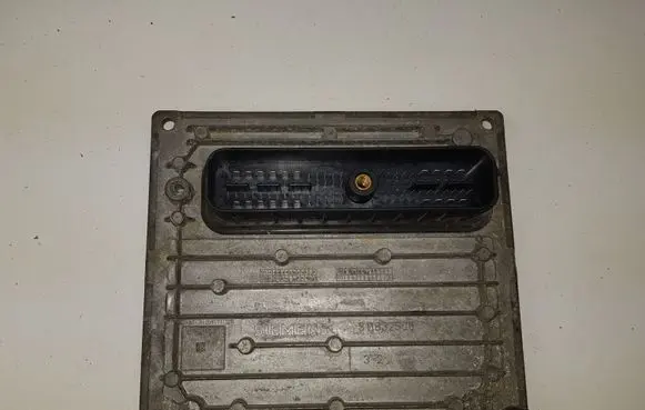 Ford Fiesta Engine control unit/module 6S6112A650GD S120977313