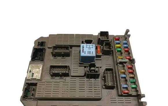 Lancia Phedra Fuse module 9651938180