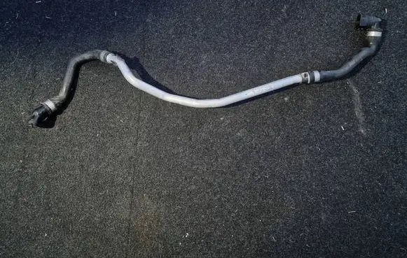 Engine coolant pipe/hose