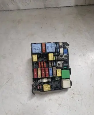 Citroen C4 II Picasso Fuse module 9638182880