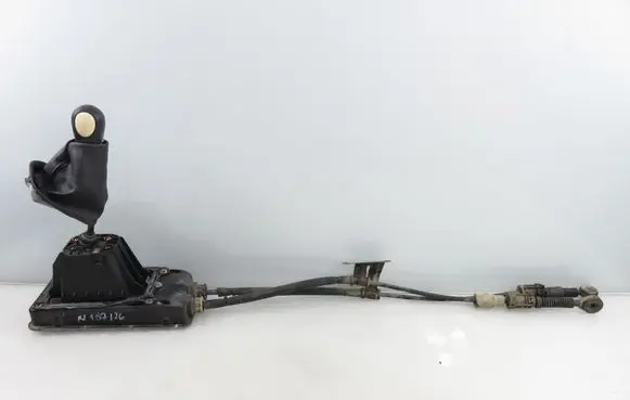 Nissan Micra Gear shifter/selector 3889010