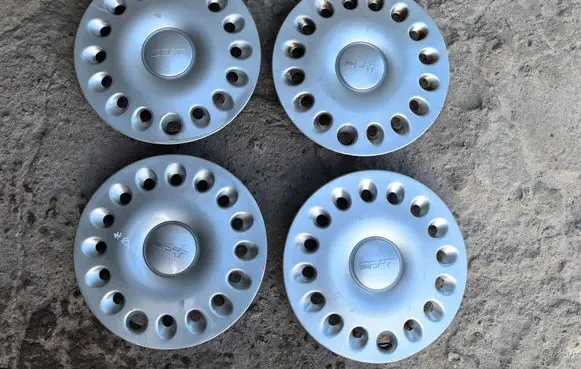 Seat Ibiza II (6k) R13 wheel hub/cap/trim 6K0601147B