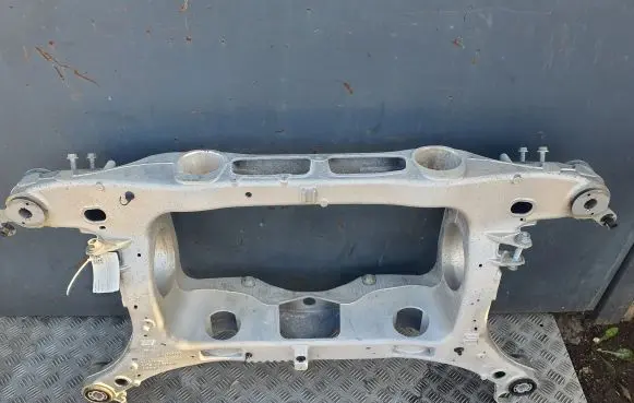 Volvo XC40 Rear subframe 32333884 32333885