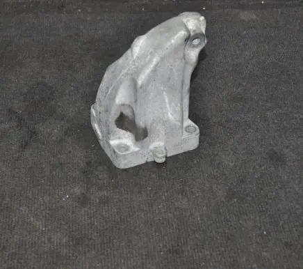 Mercedes-Benz E W212 Engine mounting bracket A6422233404