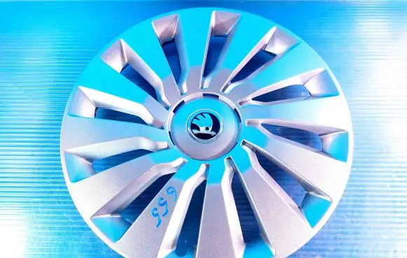 Skoda Octavia Mk3 (5E) R16 wheel hub/cap/trim 5E0601147C