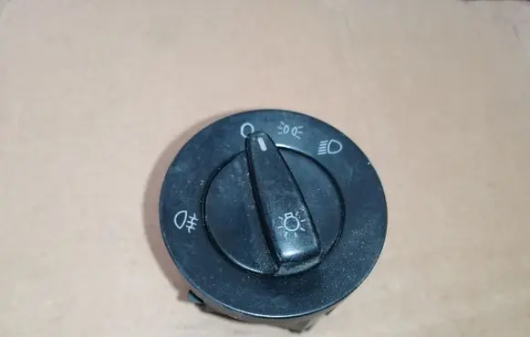 Volkswagen Golf IV Light switch 1C0941531